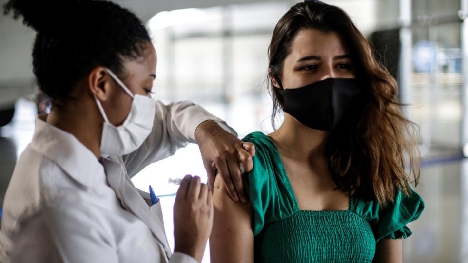 COVID-19. Los jóvenes son los que predominan en los contagios. Foto: EFE