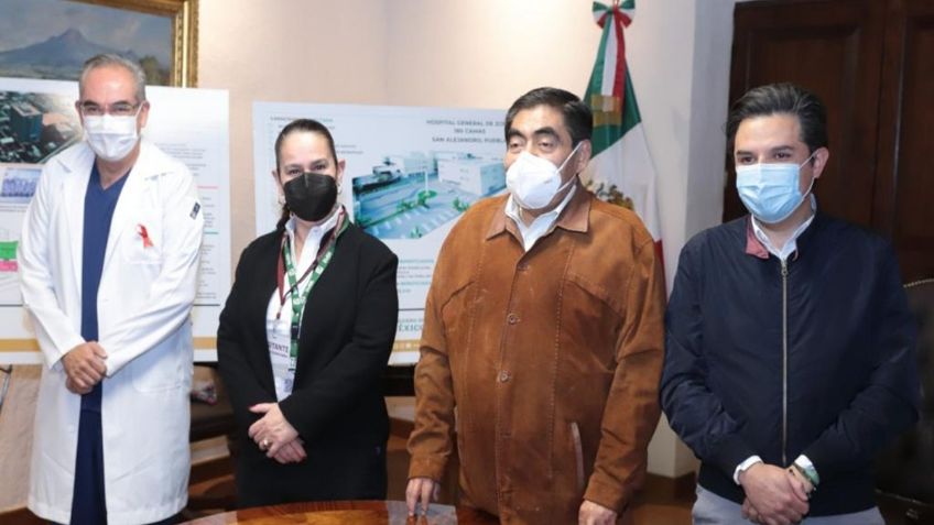 Zoé Robledo supervisa obras de demolición del Hospital San Alejandro en Puebla