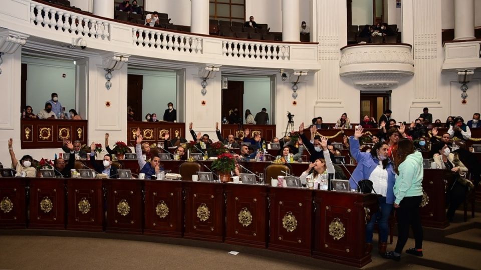 Los legisladores del PAN y PRD   dejaron en claro que las autoridades capitalinas les mintieron a los ciudadanos, toda vez que si hay nuevos impuestos que afectará. FOTO: ESPECIAL