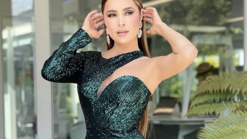 Hermosa: Cynthia Rodríguez se luce con vestido camisero para temporada navideña