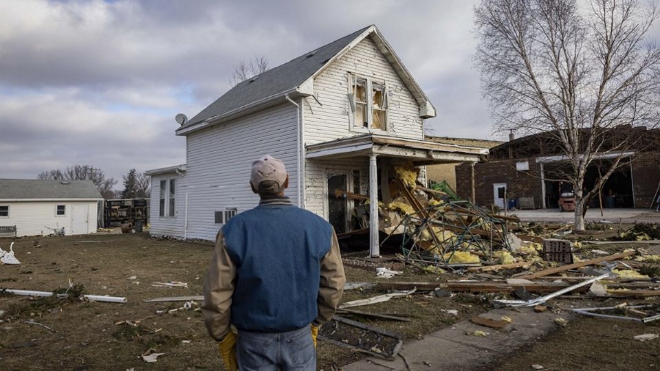 Estados Unidos registró el miércoles 55 instancias de vientos huracanados (de más de 120 k/h). Foto: AP