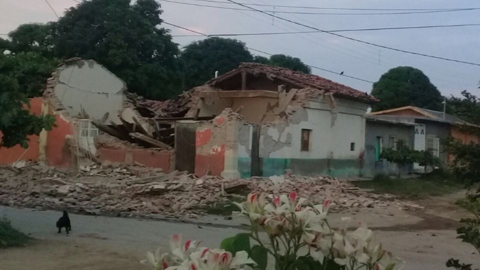 SIN CASAS. Desde hace cuatro años esperan
reconstruir sus viviendas. Foto: José Luis López