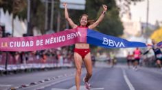 Ganadores del Medio Maratón de la Ciudad de México son premiados en el Ángel de la Independencia| VIDEO