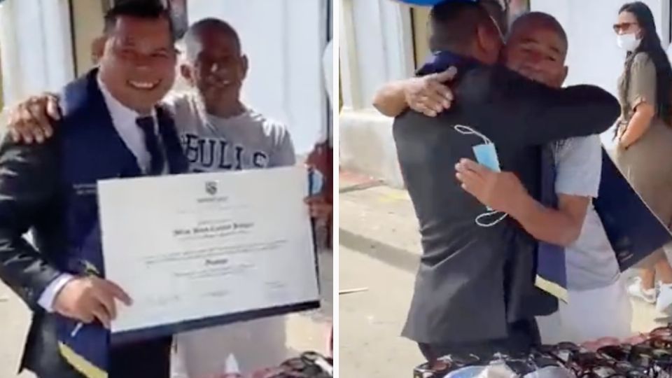 Joven celebra su título universitario junto a su padre en el puesto ambulante donde trabaja. Foto: Especial