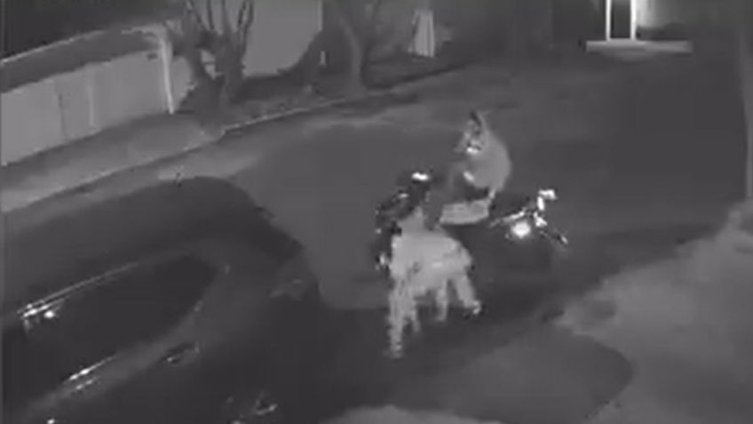 Así es como un par de ladrones roban coladeras en Metepec: VIDEO