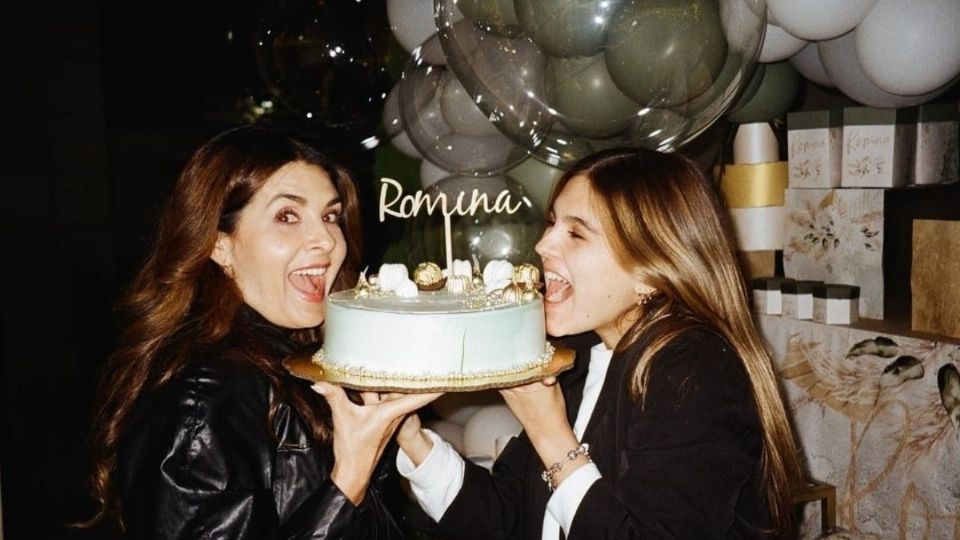 Romina y Mayrín enamoraron en redes sociales con una foto donde se ven idénticas. Foto: Instagram