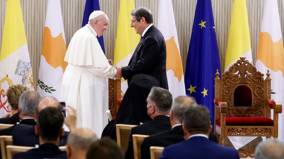 LABOR. El Pontífice se reunió con el Presidente chipriota, en una visita centrada en la migración. Foto: REUTERS