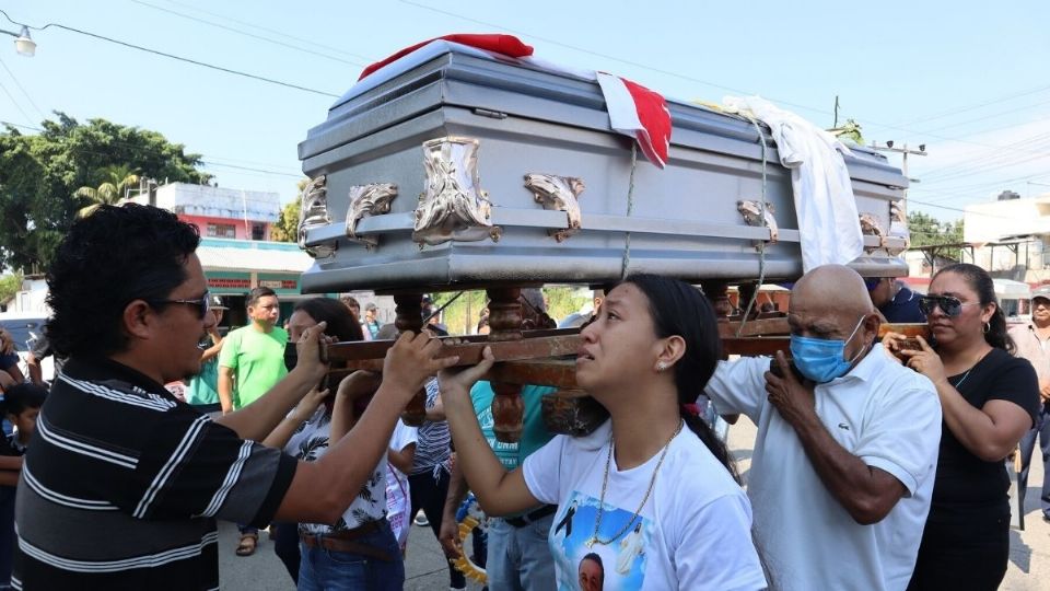 Este lunes fue sepultado Leonel, una de las víctimas del accidente. Foto: José Torres