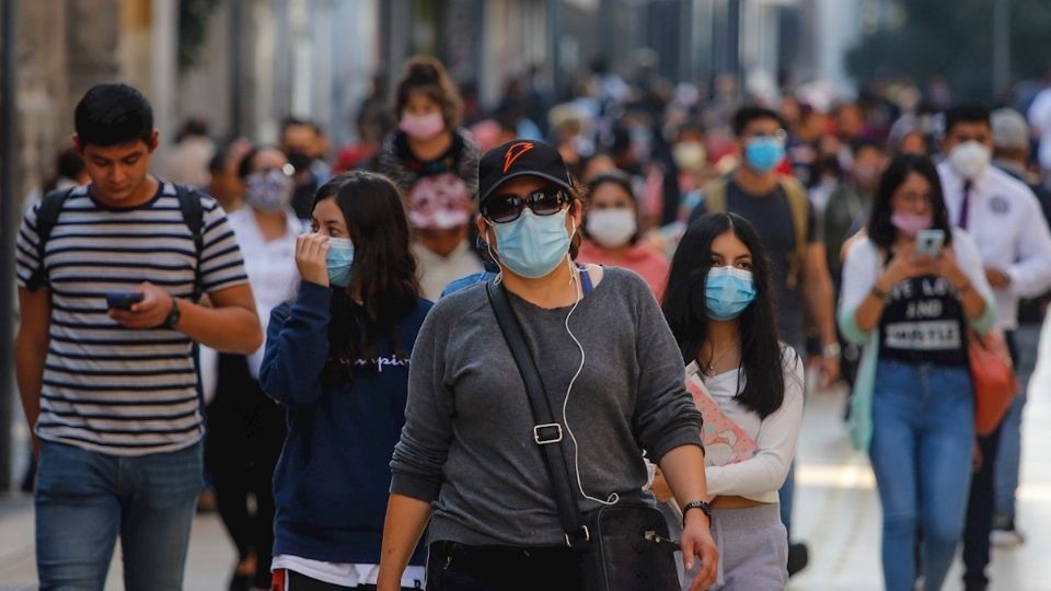 Ayer hubo 30 mil 671 casos, mil 718 más que el 18 de agosto, cuando se registraron 28 mil 953 positivos. Foto: EFE