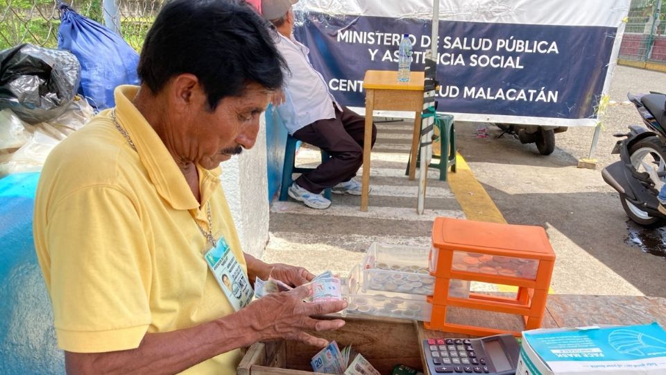 AUMENTA FLUJO. Cambiadores de moneda ofertan el peso a su más bajo nivel. Foto: José Torres Cancino