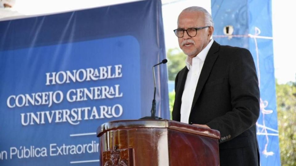 Miguel Ángel Navarro acude a Consejo General Universitario de la Autónoma de Nayarit (Foto: Especial)