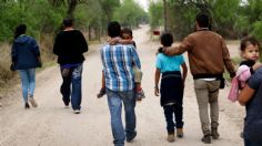 Niños migrantes vuelven a casa tras ser separados por la política de "Tolerancia Cero"