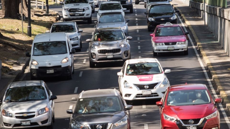 Imagen de autos en la Ciudad de Mèxico. Foto: Cuartoscuro