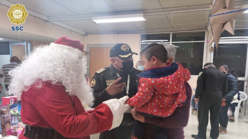 Santa Claus llevó regalos a los niños y niñas en la cárcel de Santa Martha