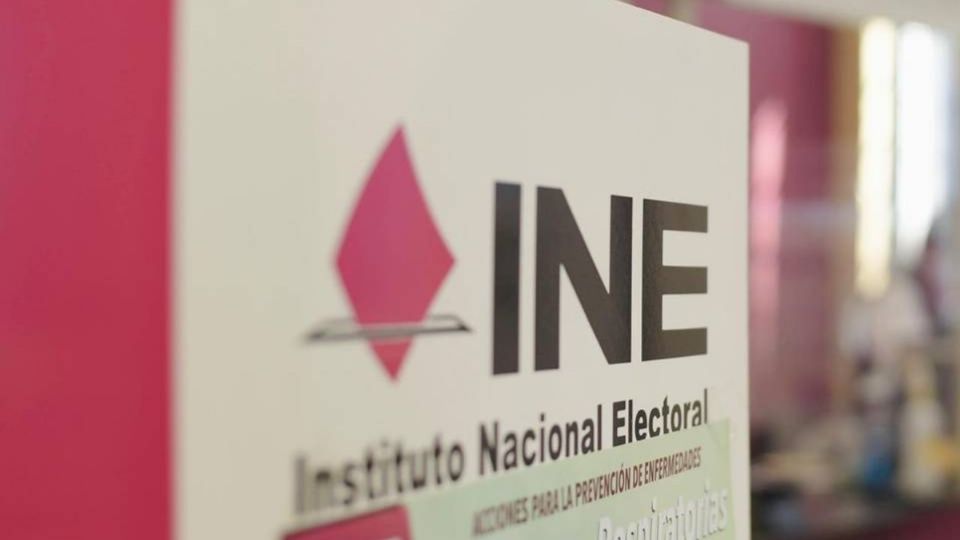 El INE tiene hasta febrero de 2022 para dar a conocer las firmas recabadas para llevar a cabo la revocación de mandato. Foto: Archivo