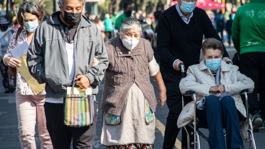 Apoyos sociales del gobierno, la única opción para subsistir del 73% de adultos mayores en México