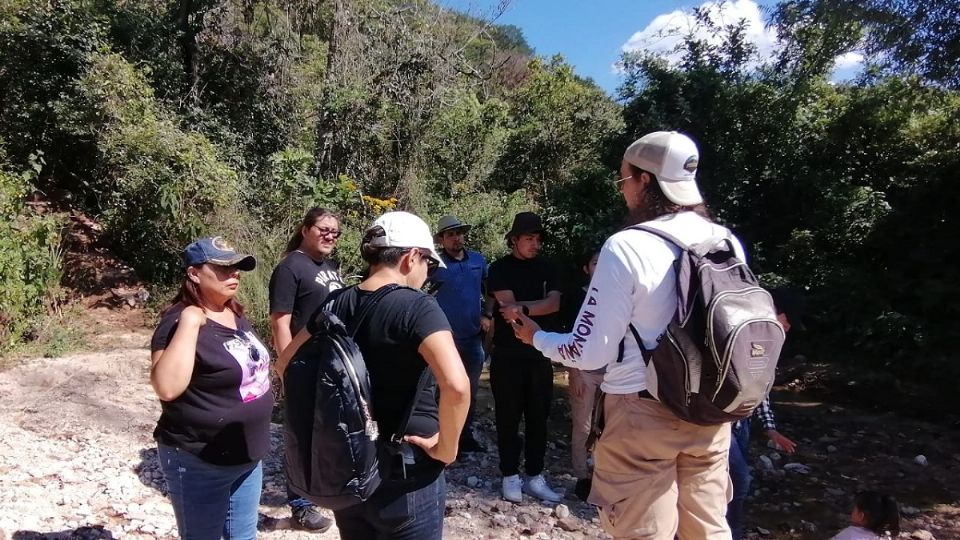 Mediante recorrido turístico, enseñan a cuidar ecología; el paseo incluye la posibilidad de hallar minerales en un riachuelo. Foto: Especial