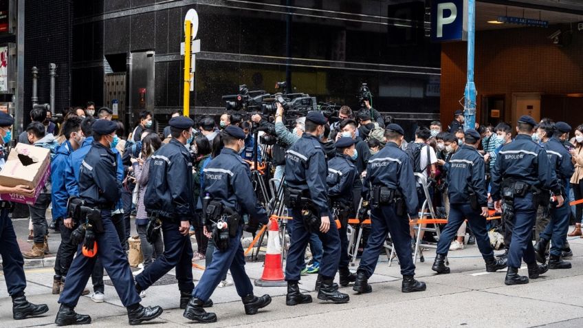 Detienen a directivos y apagan a medios críticos en Hong Kong