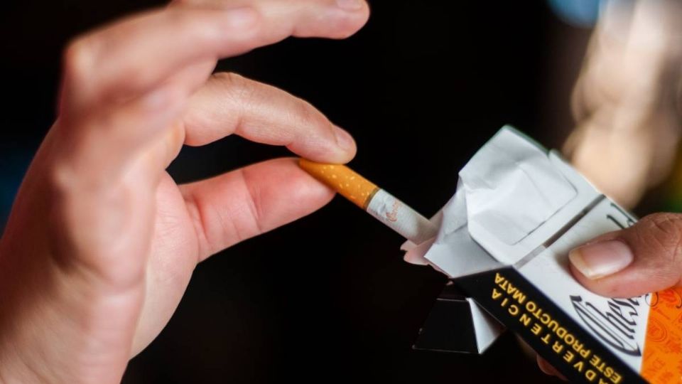 Los cigarros son uno de los productos que aumentarán su costo en 2022. Foto: Cuartoscuro