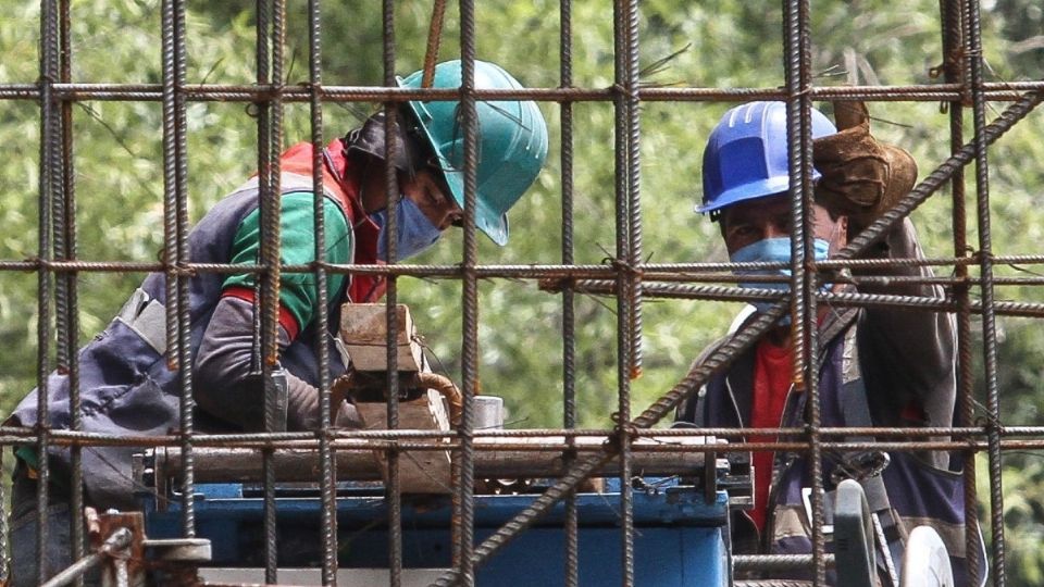 Los trabajadores formales verán reflejado el incremento salarial. Foto: Archivo