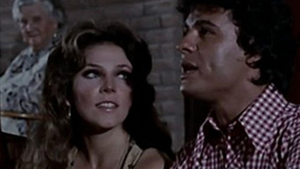 Juan Gabriel debutó en cine en 1977 con la cinta 'Nobleza Ranchera', en la cual trabajó con su amada Verónica Castro. Foto: Especial