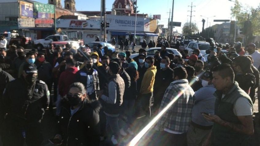 Conductores por aplicación desquician el tráfico en calles de Puebla