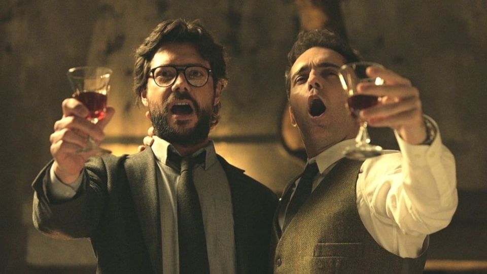 El Profesor y Berlín cantando 'Bella ciao' en La Casa de Papel. Foto: Netflix