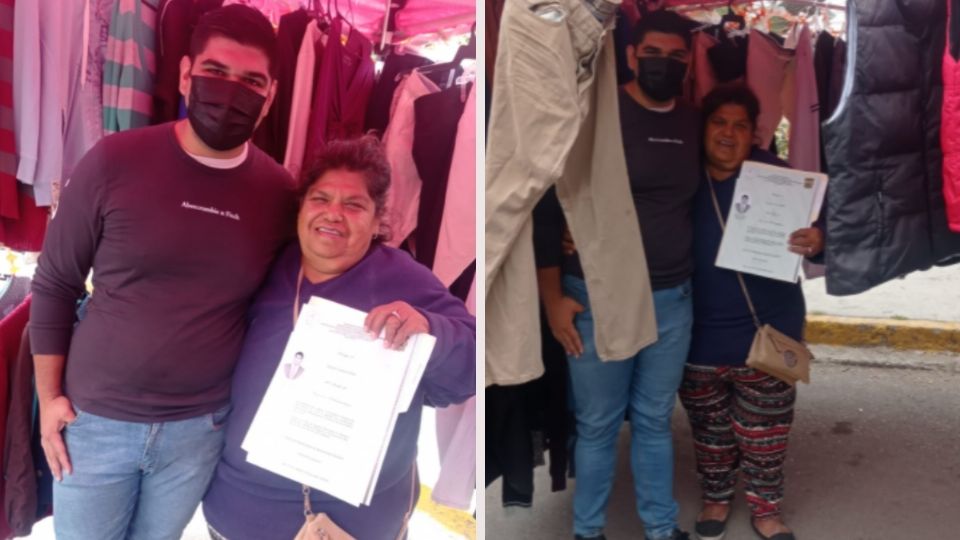 Joven presume su título universitario en el puesto de tianguis de su mamá. Foto: Facebook @enrique.zapata.reyes