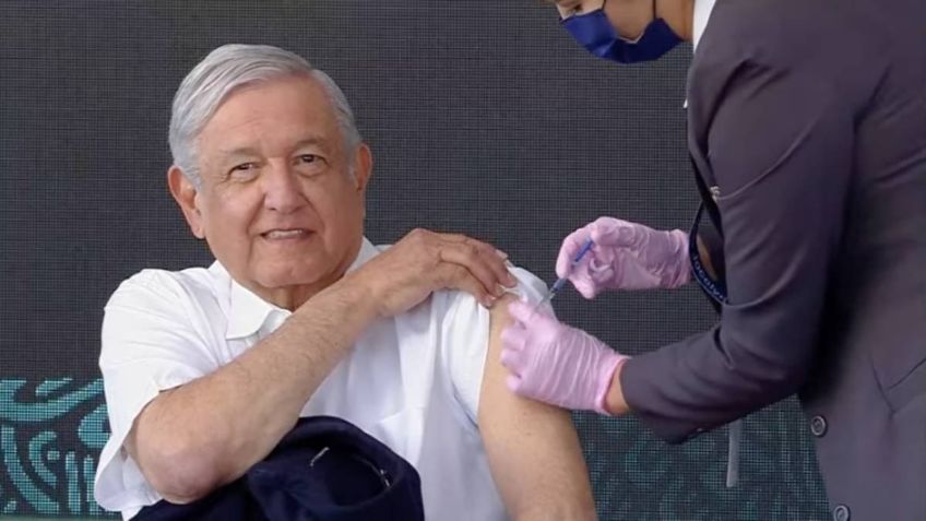 AMLO aprovecha y se aplica la dosis de refuerzo contra el Covid-19: VIDEO