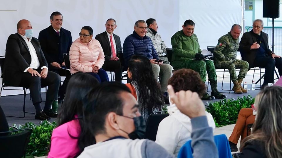 SE APUNTAN. En la mañanera, en Zapopan, se anunció el refuerzo de las dosis para adultos mayores. Foto: Especial