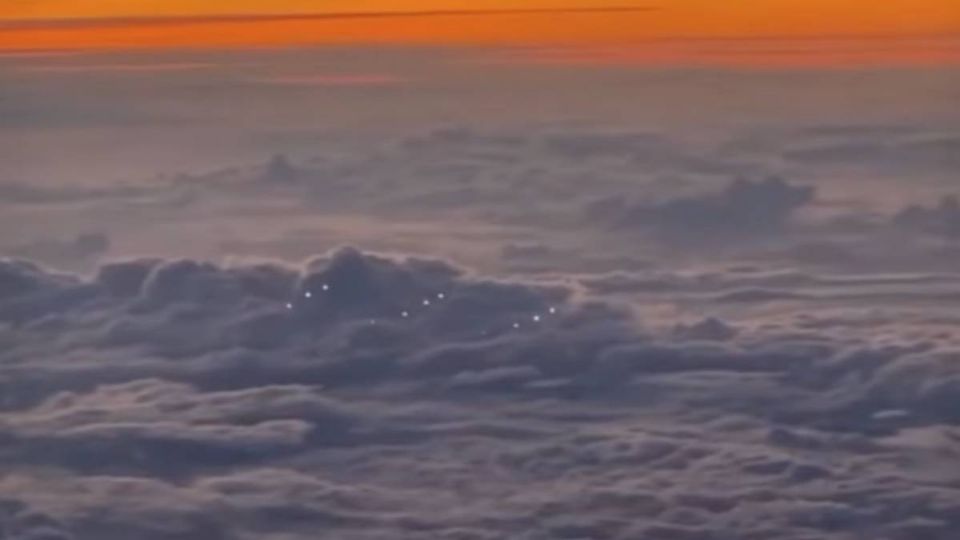 Los OVNIS fueron captados por pilotos. Foto: Captura de pantalla