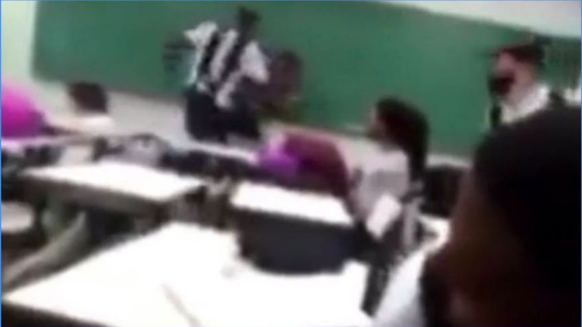 Padre golpea a un profesor en el salón de clases por acosar a su hija de 14 años | VIDEO