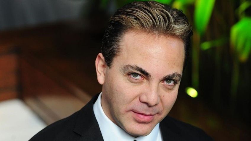 Cristian Castro demuestra que es "El gallito Feliz"; impacta con atrevido movimiento de cadera