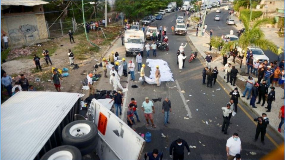 Cuerpos de emergencia de Chiapas continúan laborando en el sitio del accidente
(Foto: Reuters)
