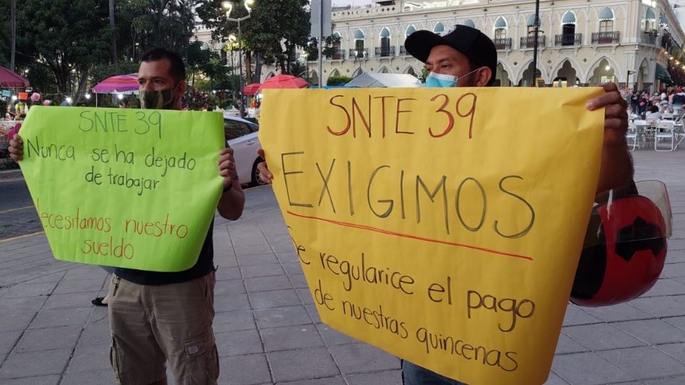 “¡Merecemos respeto!, ¡Merecemos dignidad!, ¡Merecemos quién verdaderamente nos represente!', gritaban los manifestantes.