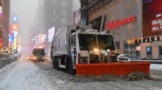 Fuerte NEVADA en NY obliga a suspender CLASES y vacunación; así AZOTA a la ciudad: FOTOS