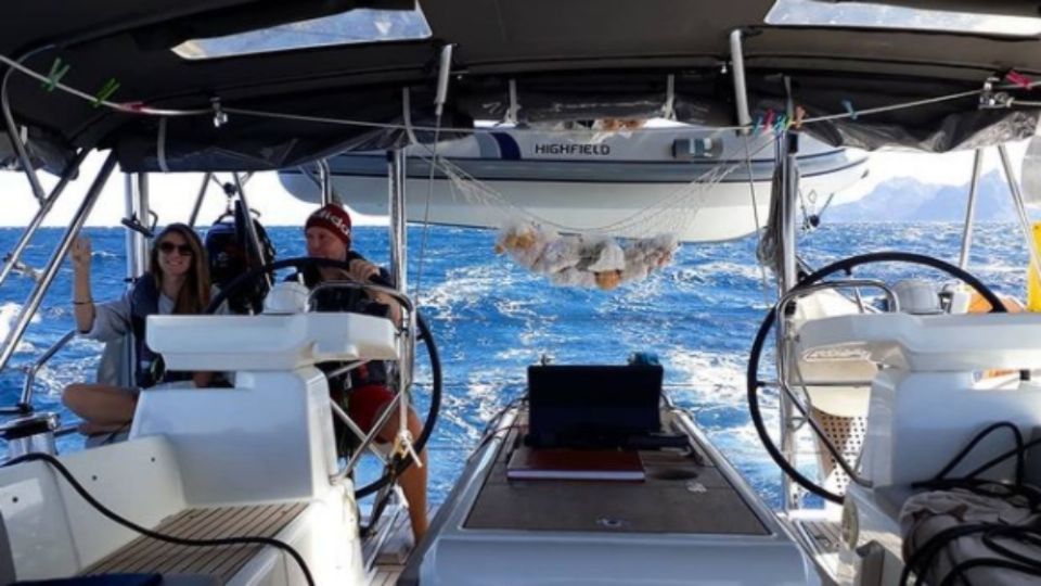 Familia viaja por el mundo en barco para aislarse del Covid-19. Foto: Instagram @sailingteatime