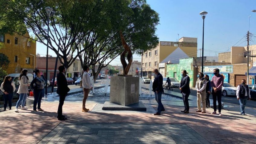 Develan en Guadalajara la escultura “Compasión” para honrar a personal de Salud en Jalisco