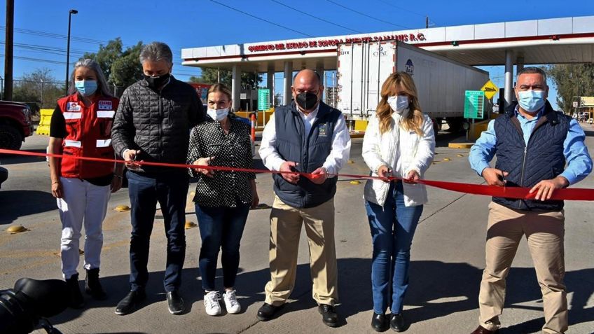 Claudia Pavlovich entrega  modernización de la caseta Puente Río Colorado, así como apoyos educativos y sociales