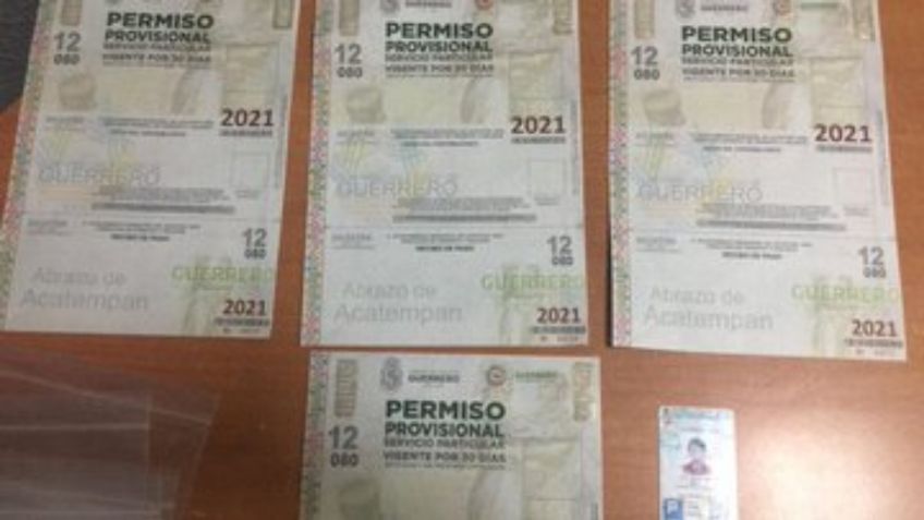 Detienen a dos en Edomex por vender falsas licencias para conducir de Guerrero