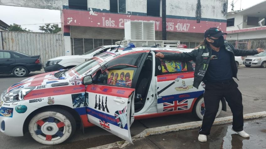 Hombre modifica su carro con calcomanías, luces y música de The Beatles en Tamaulipas