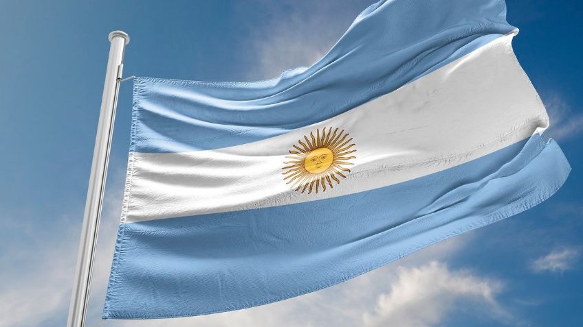 Este es el curioso ORIGEN del nombre de ARGENTINA, plasmado en su BANDERA; ¿lo sabías?