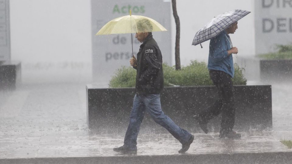 La masa de aire asociada al frente, generará ambiente frío, nieblas y lloviznas en el noreste, oriente y sureste del país. Foto: Cuartoscuro