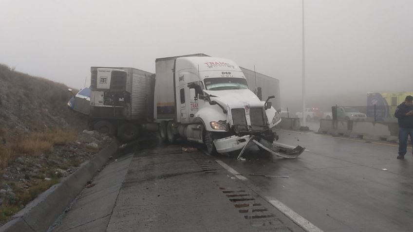 Se registra choque de 2 tráileres en la autopista Monterrey-Saltillo