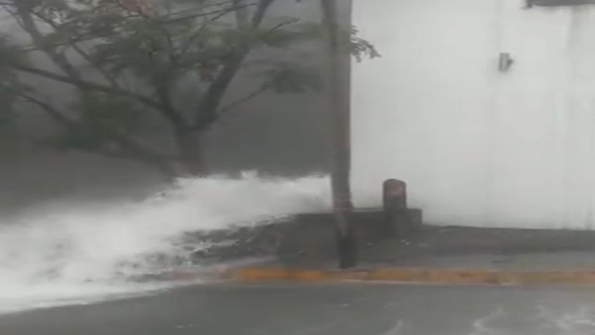 Se registra mega fuga de agua en Monterrey; cierran vialidades afectadas