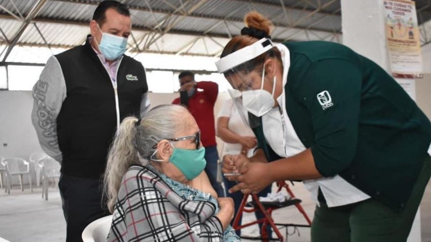 Doña Alejandra, la primera abuelita que recibe la vacuna contra Covid-19 en Sinaloa