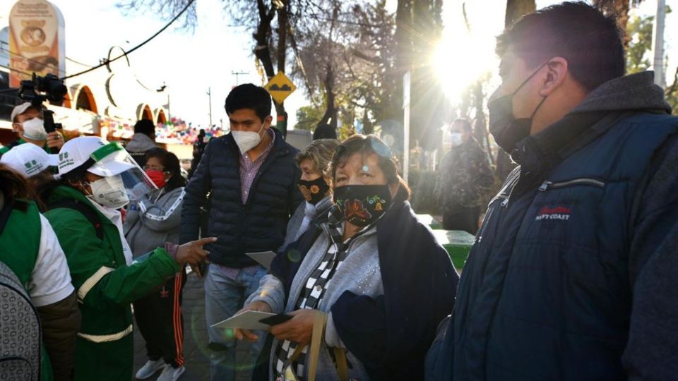 Algunos esperaron horas para recibir su dosis. Foto: Guillermo O´ Gam