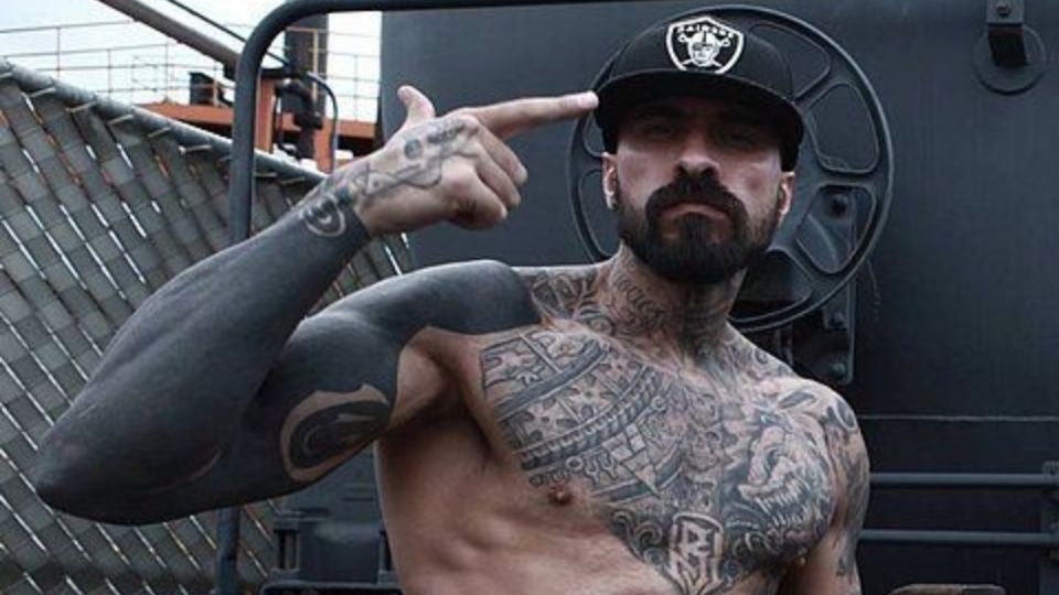 El cantante tiene en ambos brazos una gran cantidad de tatuajes. Foto: Instagram