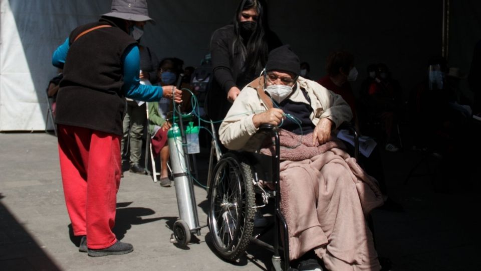 Este lunes inició la vacunación a adultos mayores. Foto: Cuartoscuro