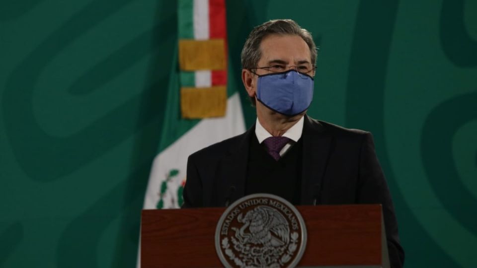 SALIENTE. Esteban Moctezuma oficializó ayer su renuncia como titular de Educación. Foto: Yadín Xolalpa